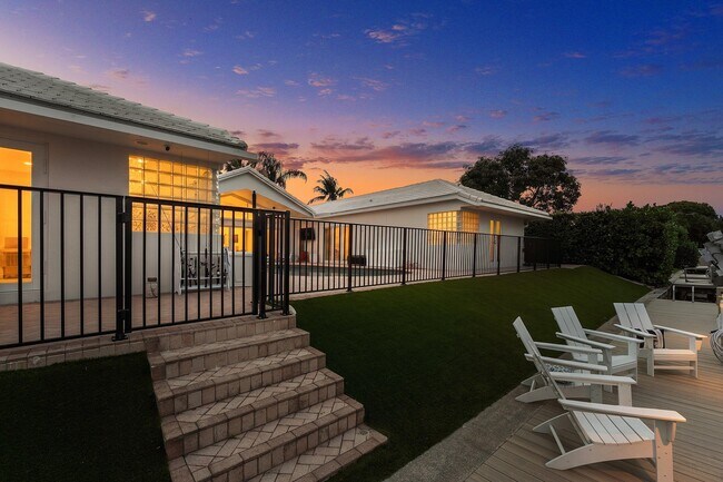 Building Photo - 1332 Tamarind Way
