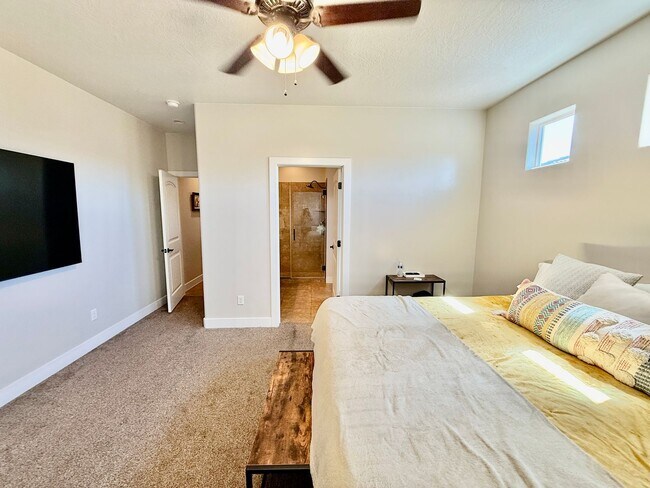 Building Photo - 521 N Creek Ridge Dr