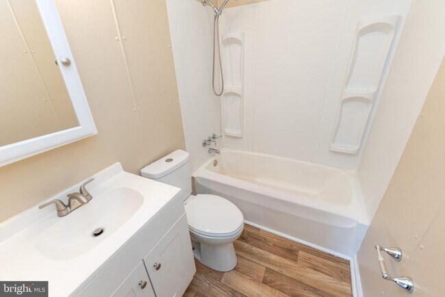 Building Photo - 504 Plover Rd