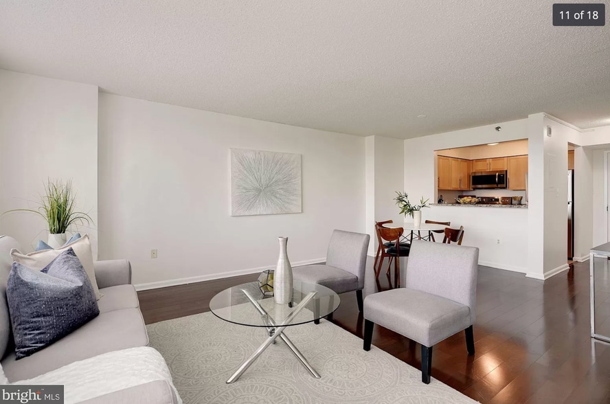 Building Photo - 10101 Grosvenor Plz