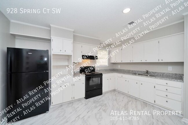 Building Photo - 928 Spring Ct SW