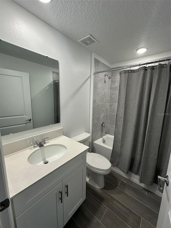 Building Photo - 426 Three Oaks Dr