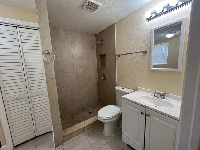 Building Photo - 3 bedroom 2 bath Mangonia Park home for RENT