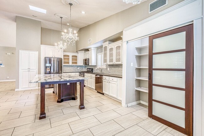 Building Photo - 5948 Anapaula Dr