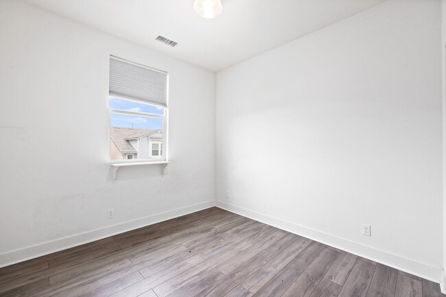 Building Photo - 1222 N Harbor Blvd