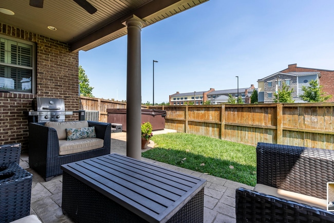 Building Photo - Beautiful Beaumont townhome – $3,000/Month
