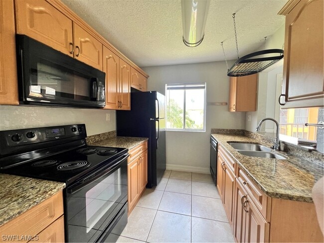 Building Photo - 12650 Kenwood Ln