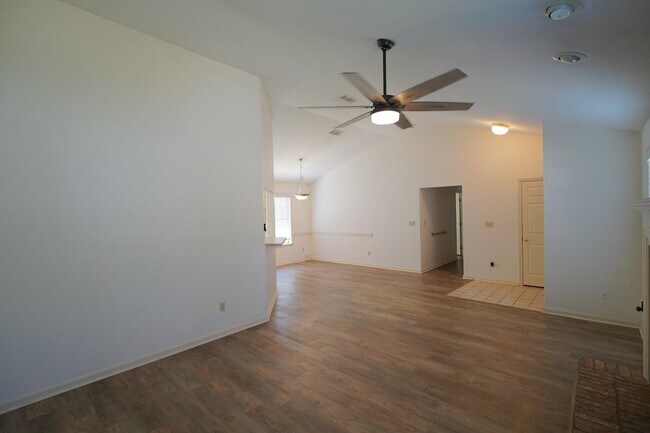 Building Photo - 2605 Yarmouth Ln