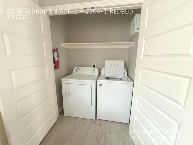 Building Photo - 2104 Redbud Ln