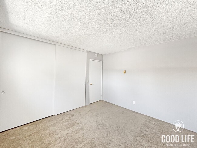 Building Photo - Comfortable 1BD/1BA Upper-Level Condo in North Park with Reserved Parking & On-Site Laundry