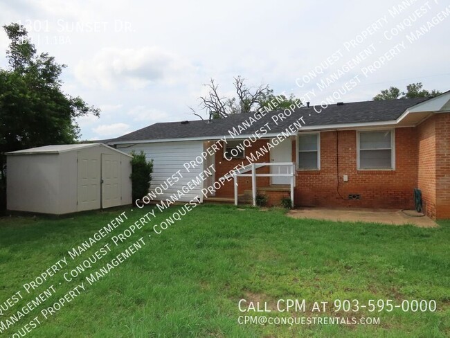 Building Photo - 1301 Sunset Dr