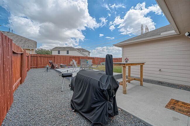 Building Photo - 22210 Bellow Glen Dr
