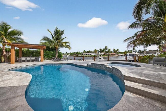 Building Photo - 160 SE 3rd Ct