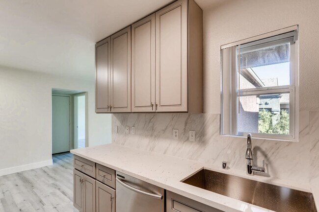 Building Photo - Tuscano Condo 1 Bedroom