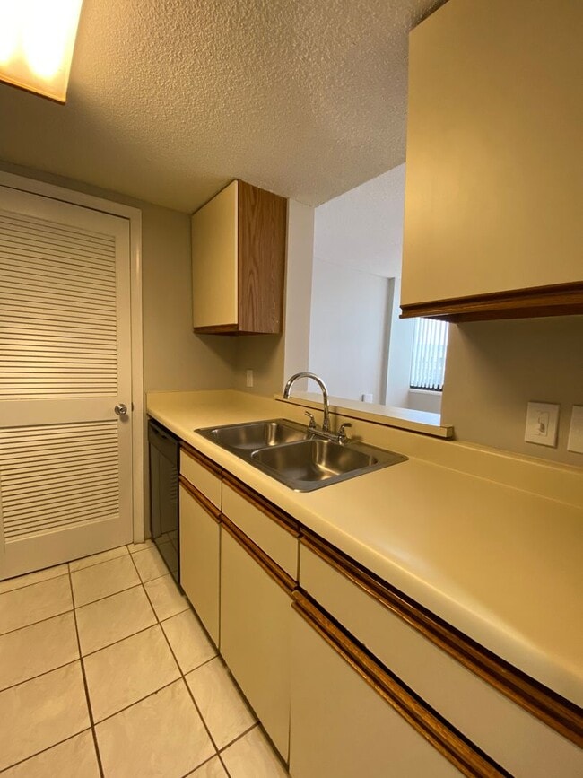 Building Photo - wh810