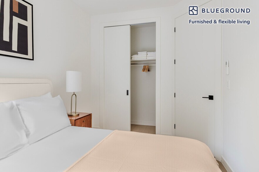 Building Photo - 333 E 52nd St