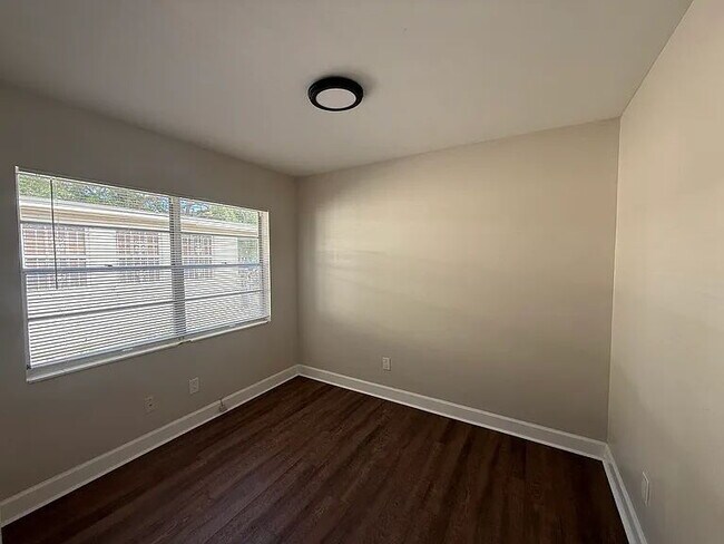 Building Photo - Prime Tampa Location | Charming 3BR Near Downtown & Airport