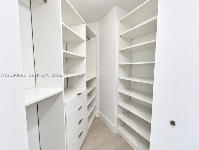 Building Photo - 701 Brickell Key Blvd