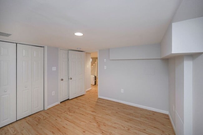Building Photo - 1208 Kenmore Ave