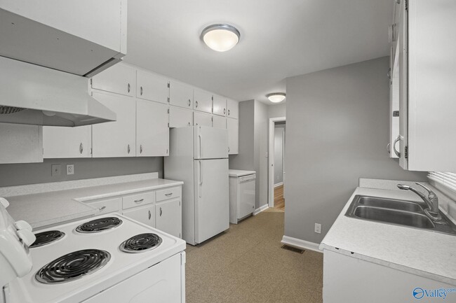 Building Photo - 1508 Owens Dr SE