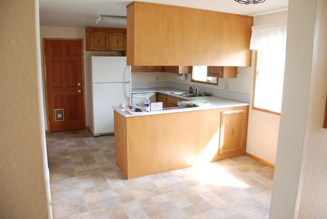 Building Photo - Fantastic Single Level 3Bedroom House Just...