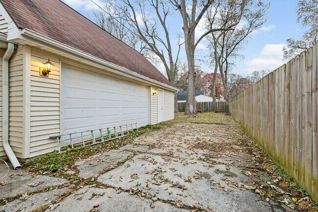 Building Photo - 1846 Harlan Rd