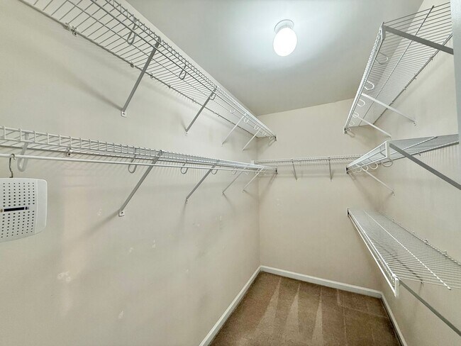 Building Photo - **OFFERING REFUNDABLE APPLICATION FEES** Stunning 3BD, 4BA Morrisville Townhome in an HOA Communi...
