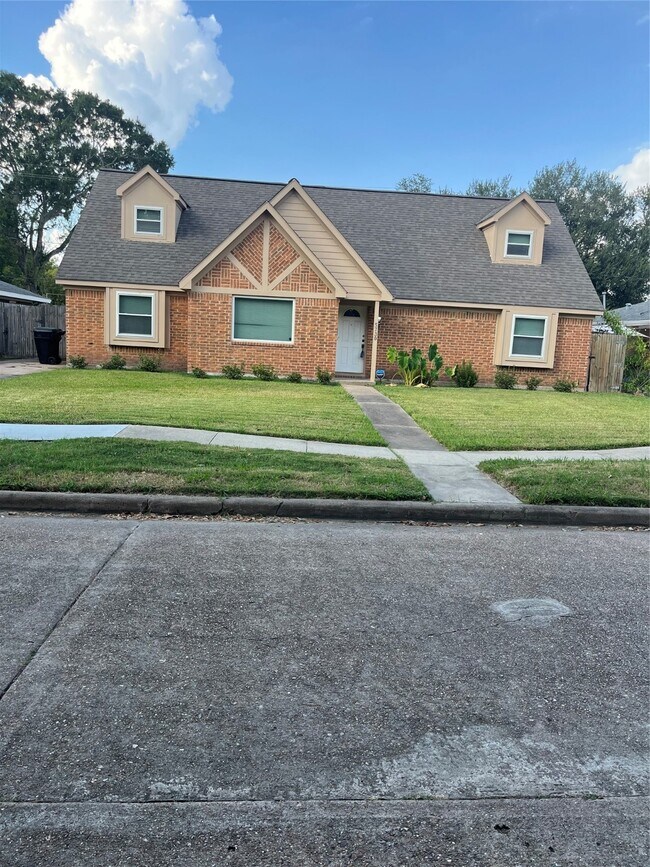 Building Photo - 5730 Cartagena St
