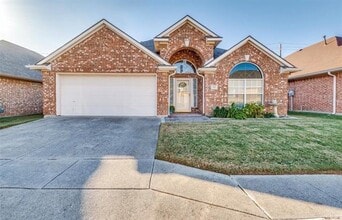 Building Photo - 2620 Britany Cir