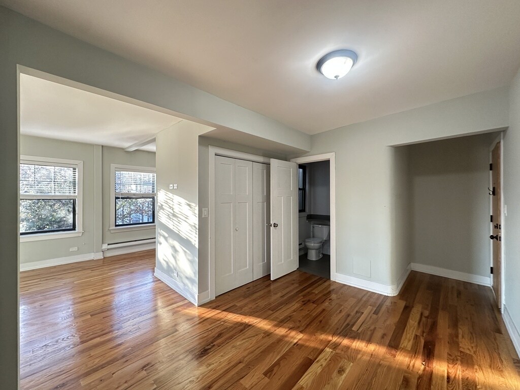 Building Photo - 822 Elm St