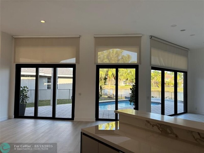 Building Photo - 2550 Jardin Terrace