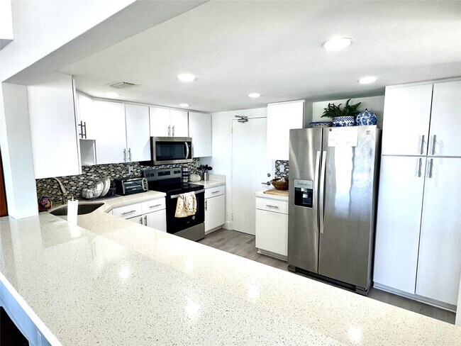 Building Photo - 3800 Galt Ocean Dr