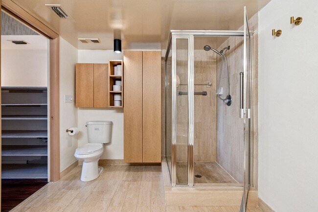 Building Photo - 7217 Promenade Dr