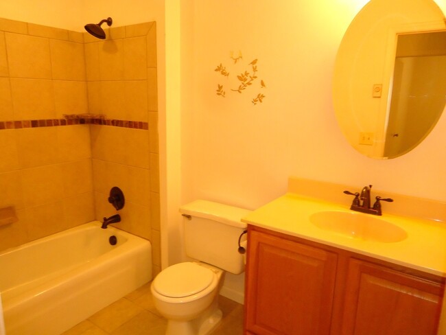 Building Photo - 309 Holtz Ln