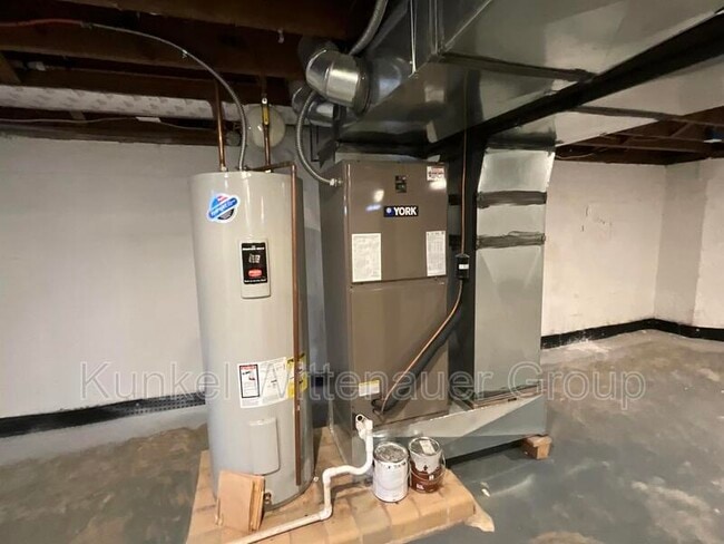 Building Photo - 132 N 82nd St