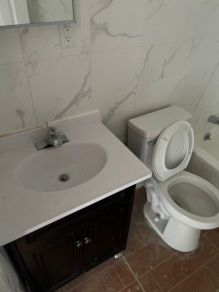 Building Photo - 1828 Hunt Ave