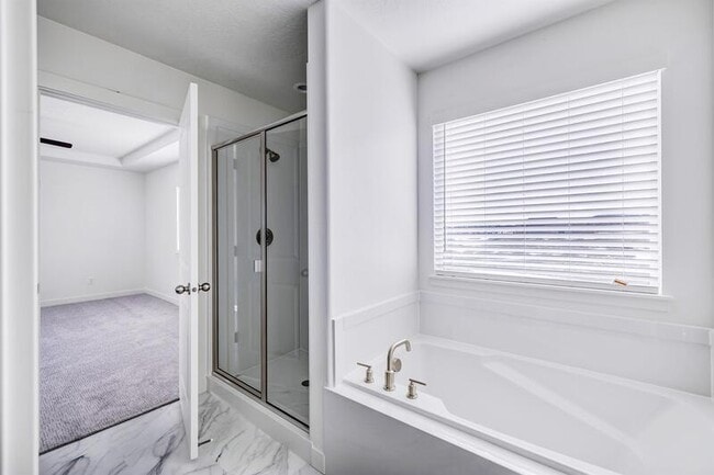 Building Photo - 803 N Hilltop Dr