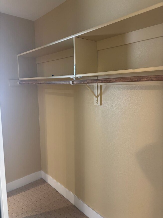 Building Photo - Gorgeous Two-Bedroom Condo with Golf Cours...