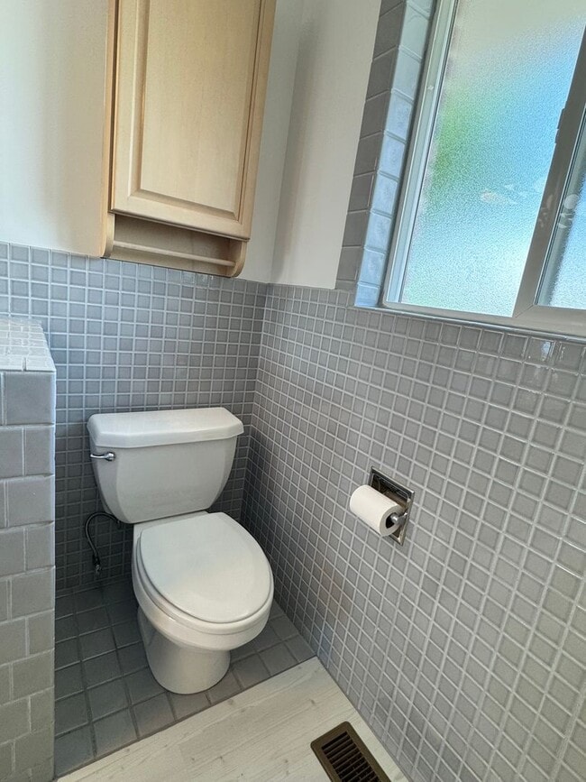 Building Photo - Large lower valley home, freshly remodeled...
