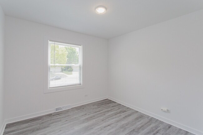 Building Photo - 815 Concord Cove