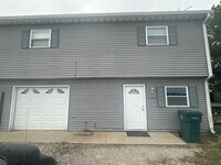 Building Photo - Remodeled 3 Bedroom Townhome