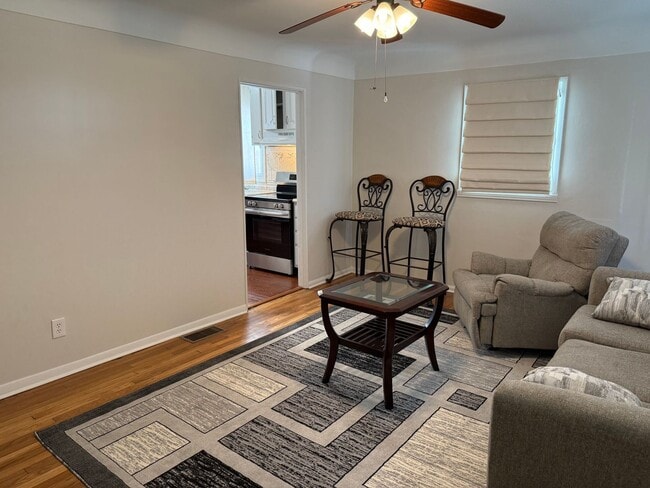 Building Photo - 3 bedroom 1 bath ranch style home