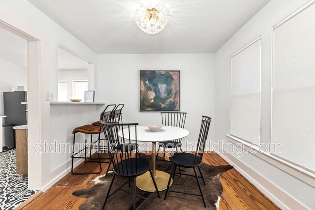 Building Photo - 110 E Craig Pl