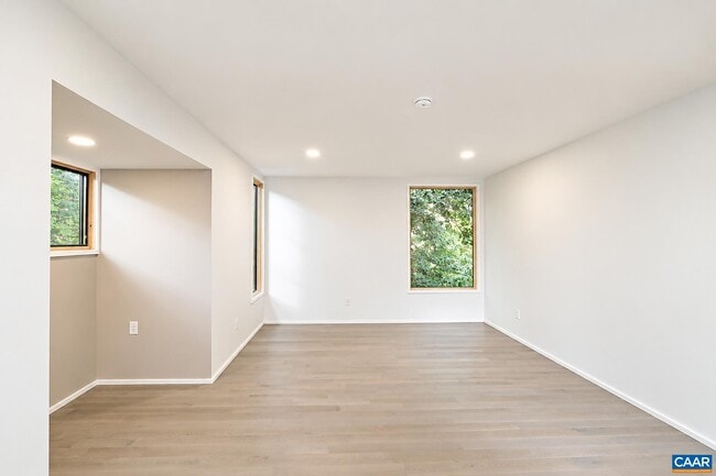 Building Photo - 137 Baylor Ln