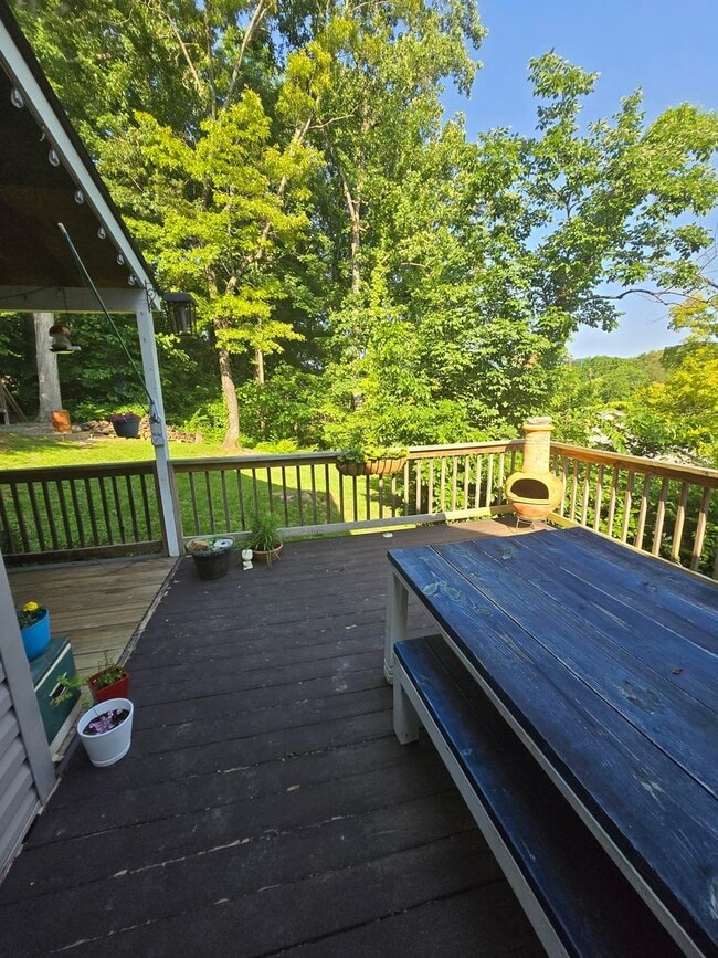 Building Photo - This charming 3-bedroom, 2-bathroom home o...