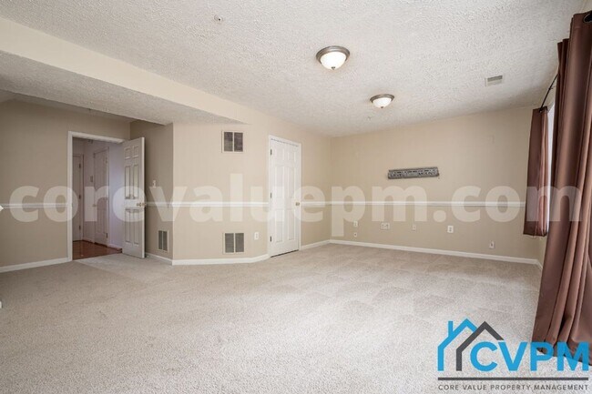 Building Photo - 2668 Streamview Dr