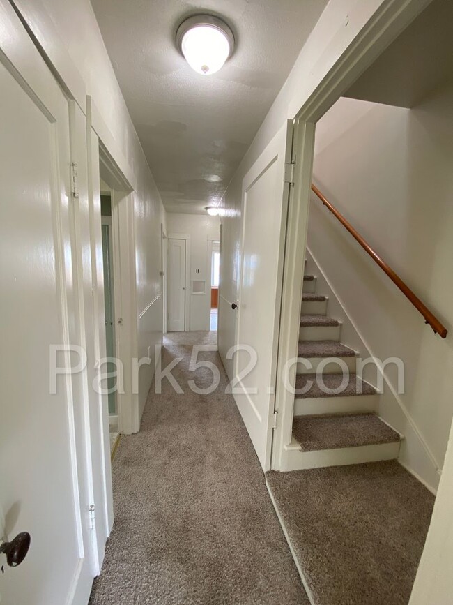 Building Photo - Beautiful 4 Bedroom in North Tacoma!