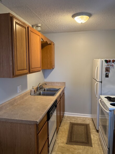 Building Photo - 261 White Bridge Pike