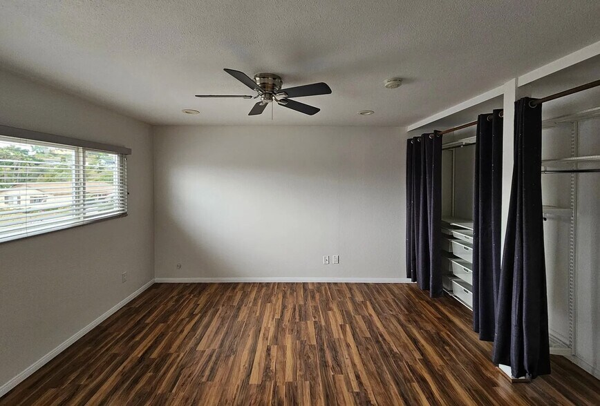 Building Photo - 2127 Hanford Dr