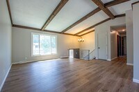 Building Photo - 3 Bedroom / 1.5 Bath with Fenced Backyard and Washer/Dryer in Walnut Grove in Millard!